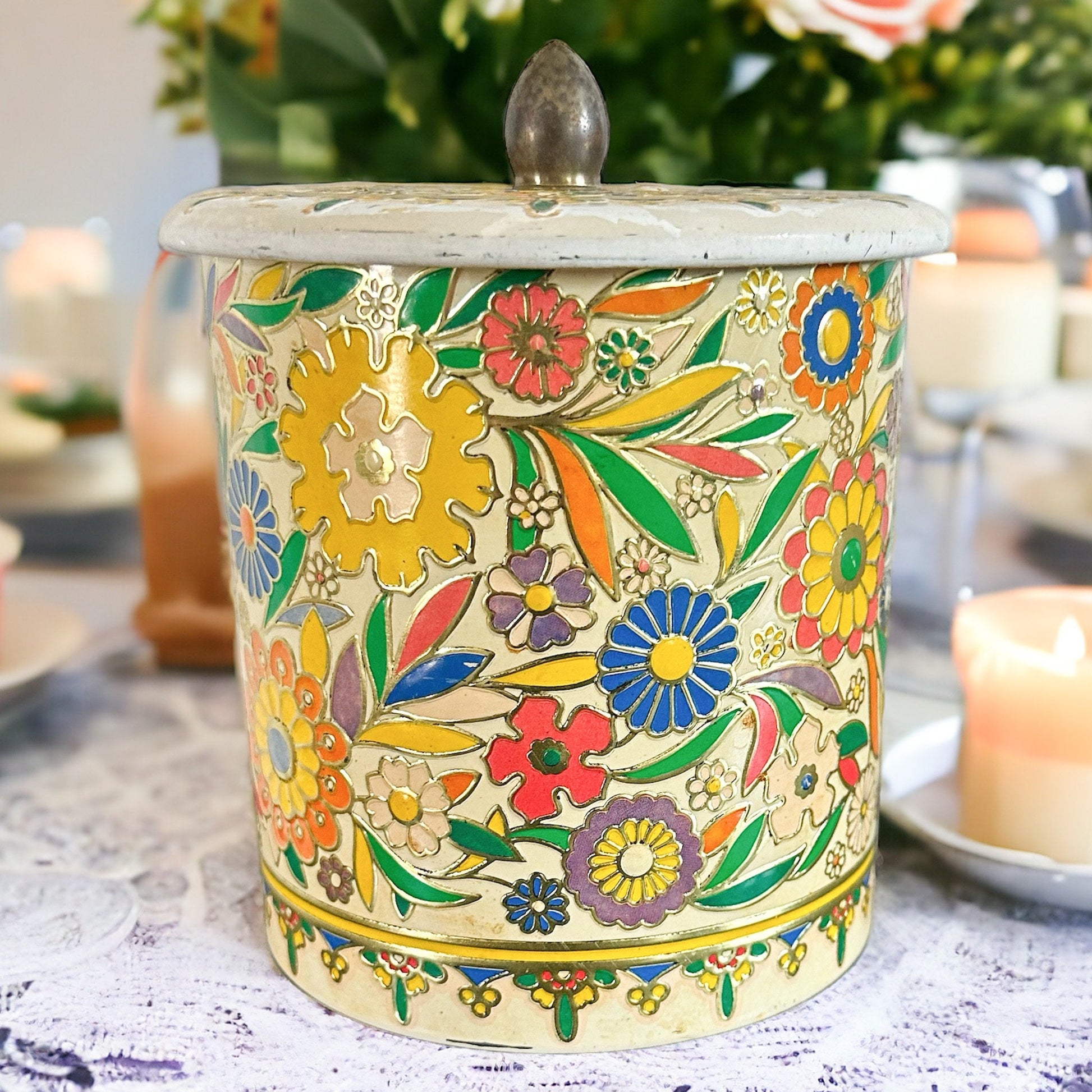 Vintage Scented Soy Candle in Charming Cottage Tin, Perfect Gift for Mom