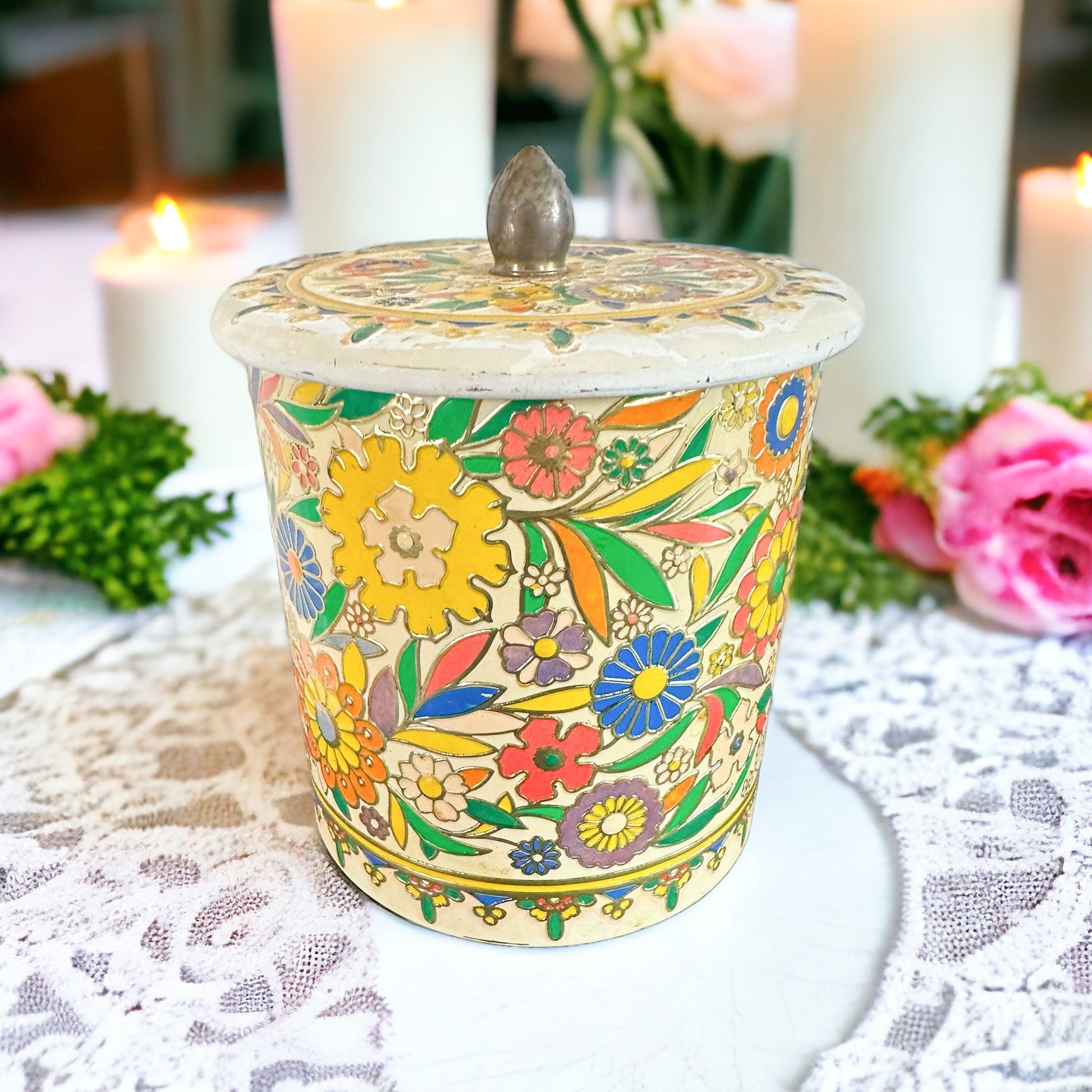 Vintage Scented Soy Candle in Charming Cottage Tin, Perfect Gift for Mom
