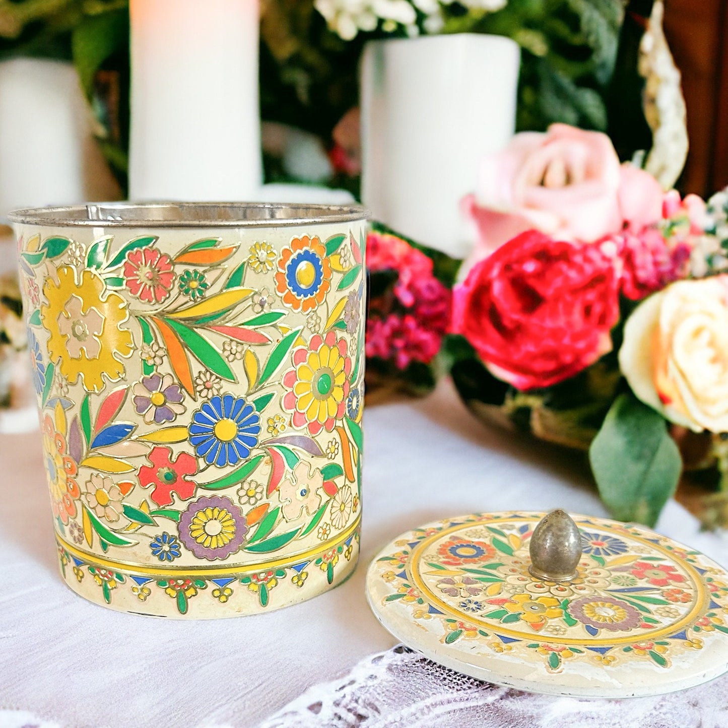 Vintage Scented Soy Candle in Charming Cottage Tin, Perfect Gift for Mom