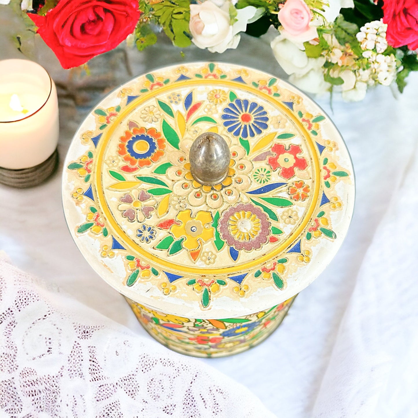 Vintage Scented Soy Candle in Charming Cottage Tin, Perfect Gift for Mom